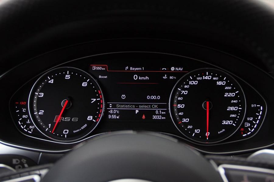 Панель приборов Audi RS6 Avant (4G, C7) 2013 года  (WW) (фото 49 из 90)